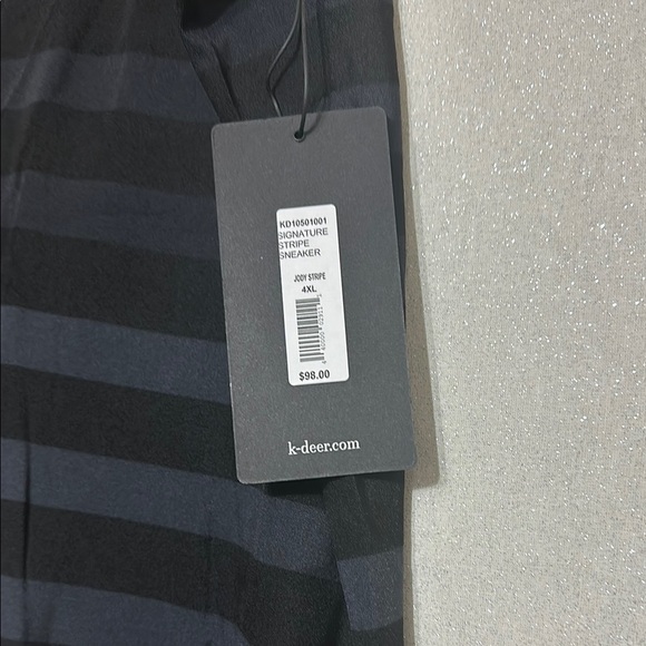 K-Deer Black and Gray Striped Leggings. Size 4X - Picture 2 of 2